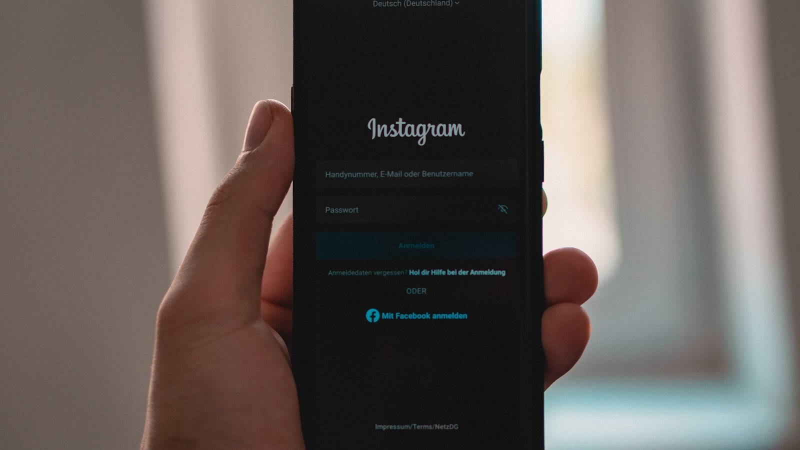 How to Split Images for Instagram Carousels and Social Media